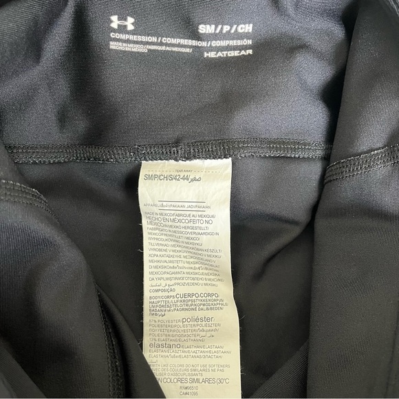 UNDER ARMOUR sz S Black Leggings Compression Heat Gear Side Cut Out  Ankle Crop - Picture 9 of 9